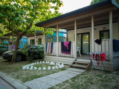 campingtahiti de 2-juni-wochenende-am-meer-an-lidi-di-comacchio-im-campingdorf-mit-parkplatz-und-pools 034