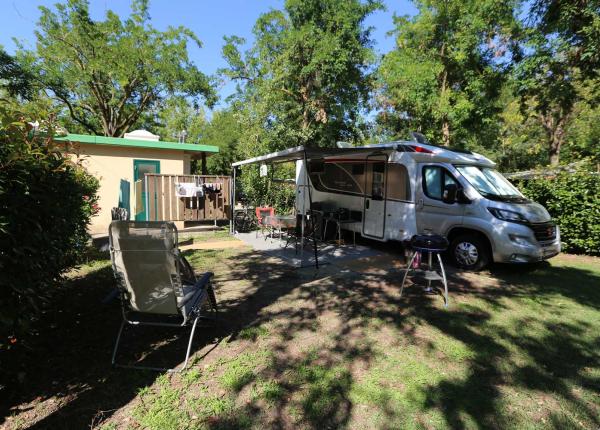 campingtahiti nl aanbieding-op-staanplaats-voor-camperisten-in-camping-village-op-de-lidi-di-comacchio-met-korting-code-en-camper-club 026